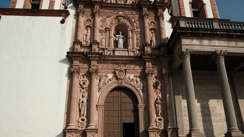 Fachada colonial mexicana, Barroco y Neoclasicismo, luz dramática