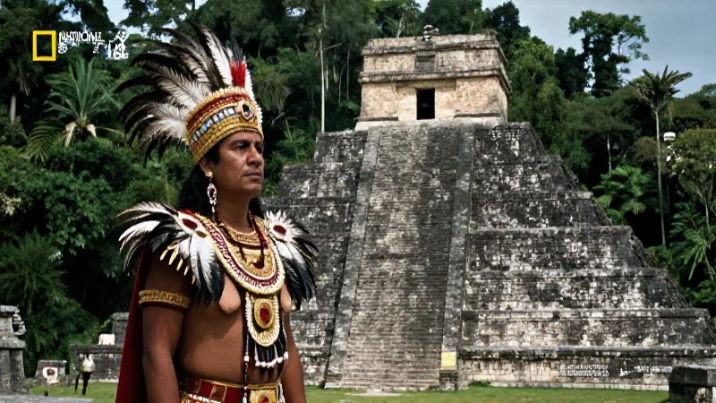 Clérigo ceremonial frente a la pirámide prehispánica
