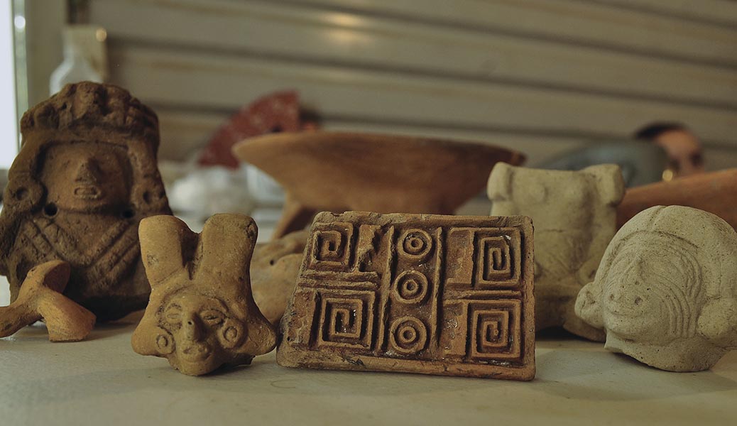 como identificar enganos en figuras arqueologicas falsas
