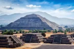 cuales son las tumbas y la historia de las piramides en mexico