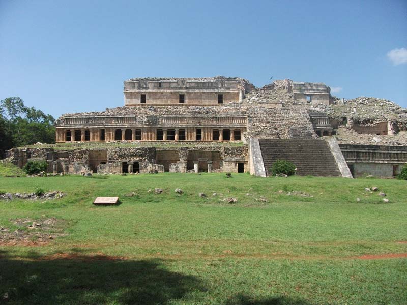 donde se ubica la zona arqueologica de sayil en la region puuc