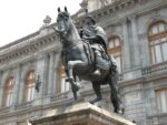 que historia y significado tiene el monumento al caballito