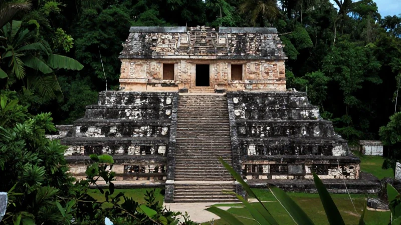 Quién fue Pakal y qué misterios guarda su tumba en Palenque 28 Tumba maya palenque rodeada de selva