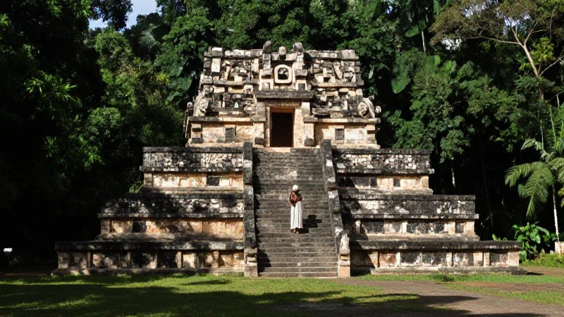 Cómo es la arquitectura y el trazo urbano de Tajín en Veracruz 57 Noble en el templo de Tajín